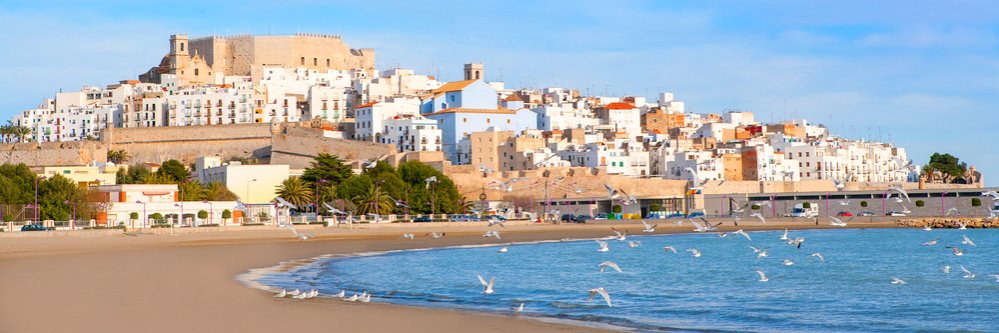 Descubre Peñíscola alojado en apartamentos + entrada al Castillo Papa Luna