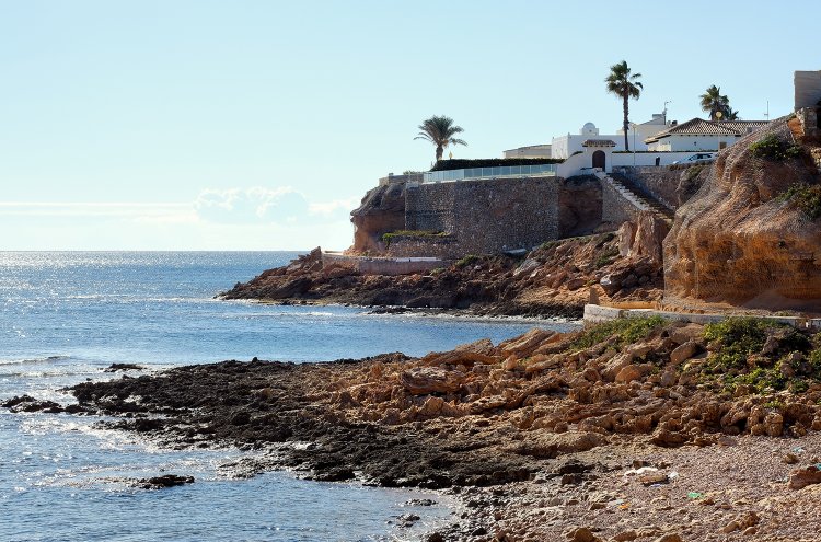 Primera línea de playa en Alicante (1er niño viaja GRATIS) - BuscoUnChollo.com